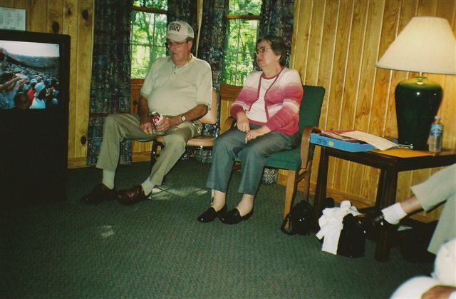 Monroe Barnes, and wife Mary Helen Barnes.jpg